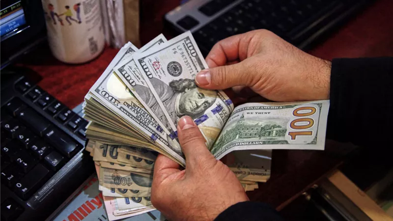 استقرار الدولار دون 48 جنيها في البنوك المصرية اليوم
