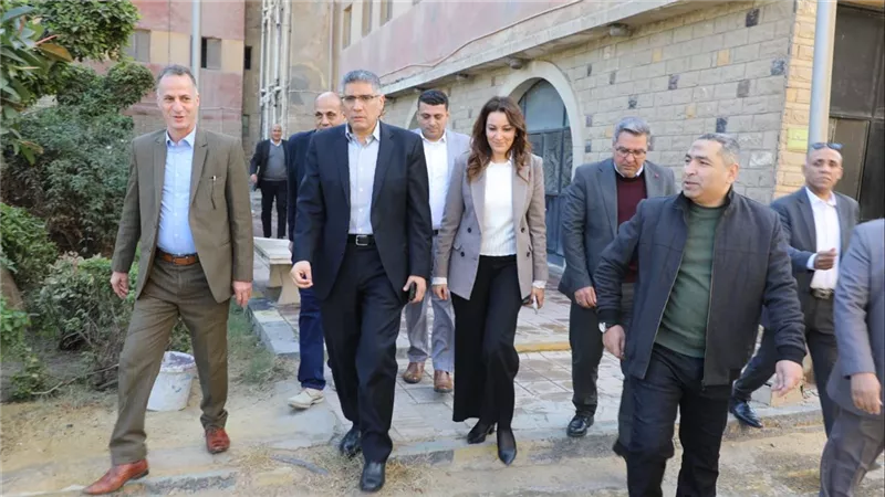 محافظ الجيزة يتفقد أعمال التطوير بالطرق والمناطق المحيطة بمستشفى بولاق الدكرور