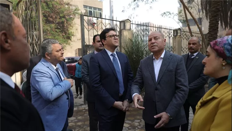 جولة مفاجئة لوزير الثقافة ومحافظ القاهرة بقصر ثقافة عين حلوان 