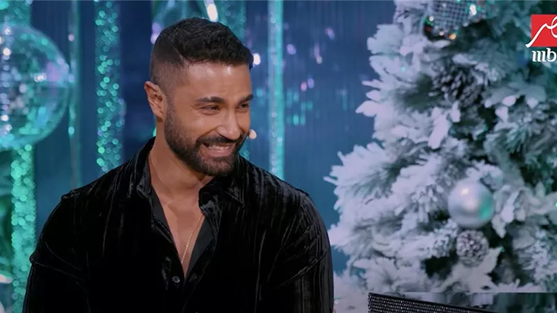 كريم فهمي: «أنا أب بلعب مع ولادي وبغنّي لهم أغنية خاصة من تأليفي»