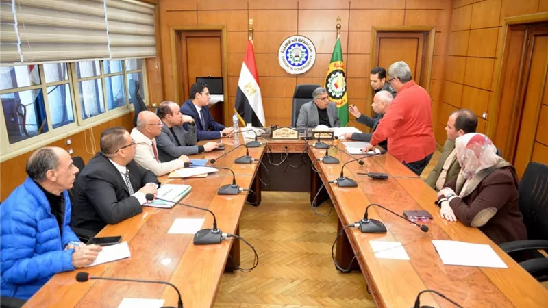 محافظ الدقهلية يعقد اجتماعا لمناقشة أنسب الحلول لصرف صحي دنجواي