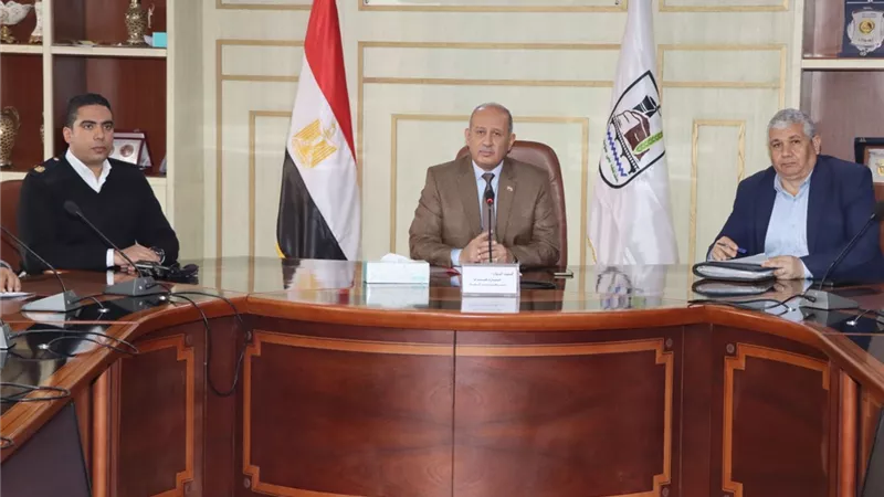 سكرتير عام بنى سويف يناقش طلبات الحفر وتعزيز التنسيق بين الجهات ورد الشئ لأصله