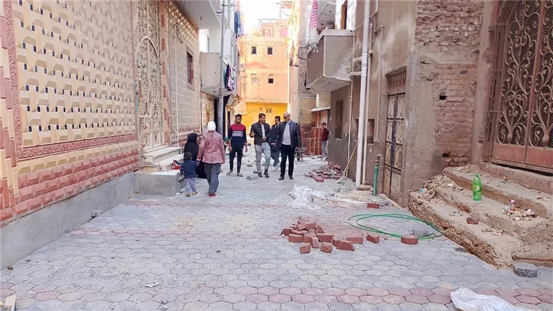 بتكلفة تخطت 10 ملايين جنيه.. تركيب بلاط الإنترلوك بالحسينية ومشتول السوق