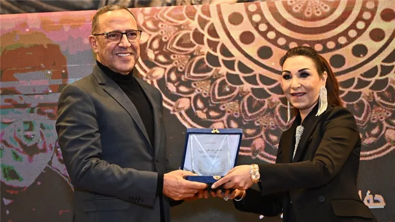 بحضور أشرف عبد الباقي ووفاء عامر.. توزيع جوائز آمال العمدة ومفيد فوزي 