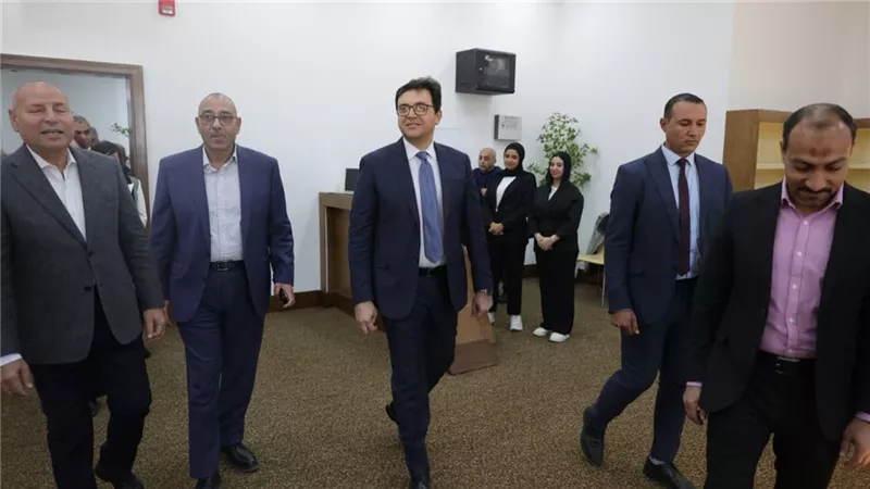 وزير الثقافة ومحافظ القاهرة يتفقدان مكتبة «نون السحار 2» بزهراء المعادي 