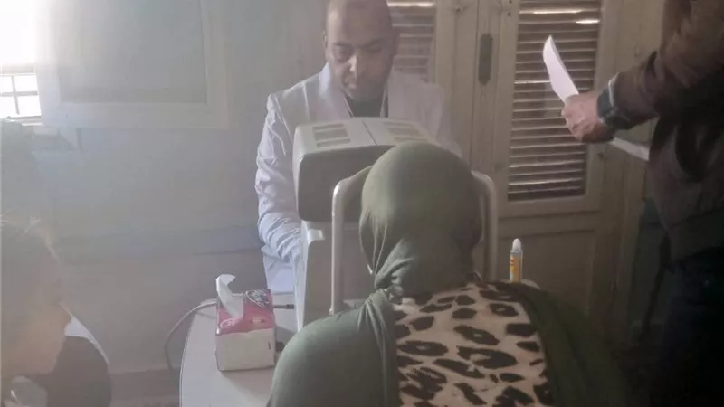 محافظ البحيرة: القوافل الطبية أداة فعالة للوصول للمناطق الأكثر احتياجًا
