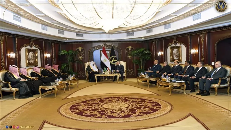  أثناء زيارته للقاهرة.. وزير الداخلية يستقبل وزير الحج والعمرة السعودي  