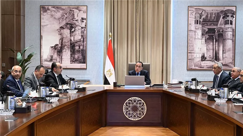 رئيس الوزراء يتابع الموقف التنفيذي لمشروعات تطوير قطاع الغزل والنسيج