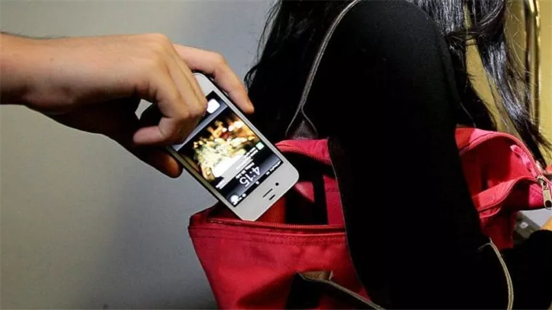 القبض على فرد أمن بكوافير وعاطل سرقا مبالغ مالية من مصور بأكتوبر