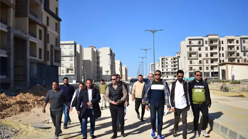 رئيس جهاز مدينة العلمين يتفقد مشروع سكن لكل المصريين والمدينة التراثية
