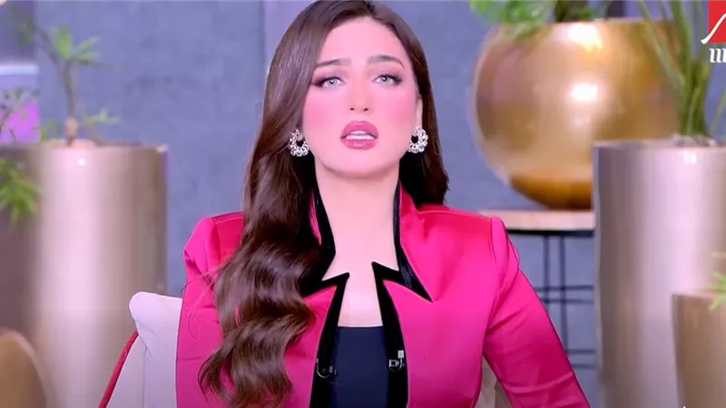 ياسمين عز: 