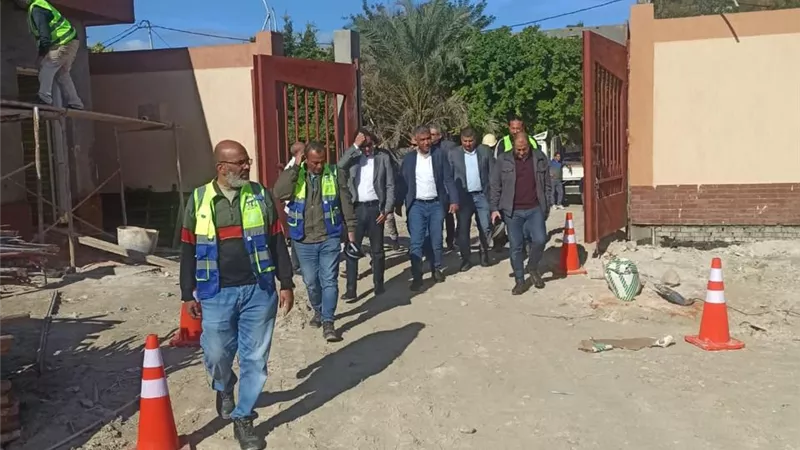 رئيس الجهاز التنفيذي يتفقد مشروعات الصرف الصحي بالإسكندرية