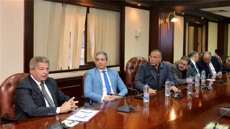 رئيس الأعلى للإعلام يشارك في مناقشة التوصيات النهائية للجنة التحول الرقمي