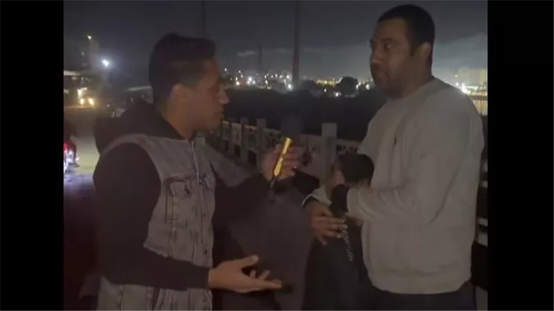 بسبب 2450 جنيه.. «صانع الخير» ينقذ أبًا من الانتحار مع طفله بسبب الديون|فيديو