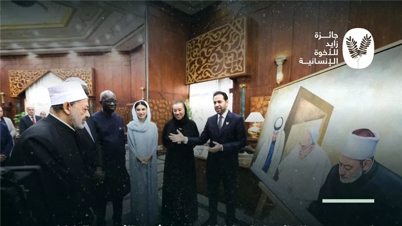 مسيرة الأخوة الإنسانية.. إهداء لوحتان فنيتان لـ شيخ الأزهر وبابا الفاتيكان
