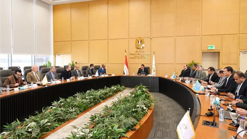 وزير الإسكان يتابع تنفيذ 10315 مشروعًا بـ746 قرية ضمن «حياة كريمة»