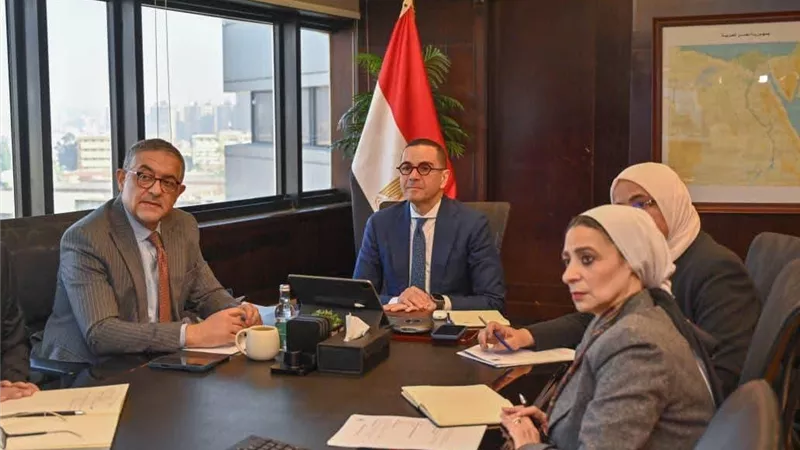 «الخطيب» يبحث مع وزير التجارة والصناعة الكوري تعزيز العلاقات الاستثمارية 