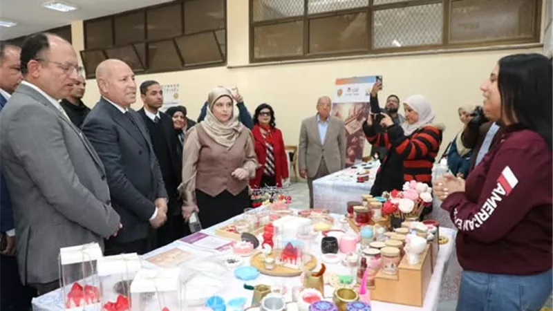 محافظ القاهرة و رئيس جامعة العاصمة يفتتحان معرض السلع الغذائية