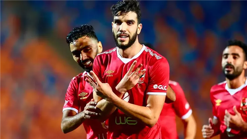 الموت يفجع المغربي وليد أزارو لاعب النادي الأهلى السابق
