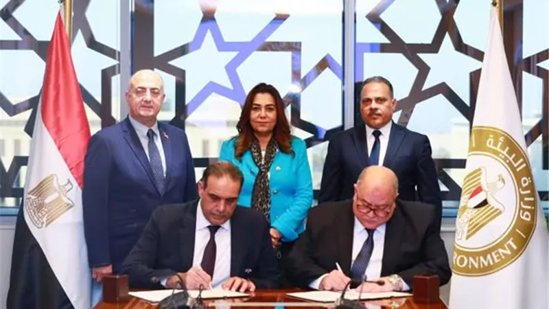 وزيرة التنمية ومحافظ الشرقية يشهدان مراسم توقيع إنشاء ٣منشآت لمعالجة المٌخلفات