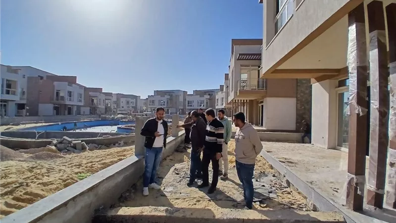 رئيس جهاز القرى السياحية يتفقد مشروعات وممشى مارينا 8 لزيادة التنفيذ
