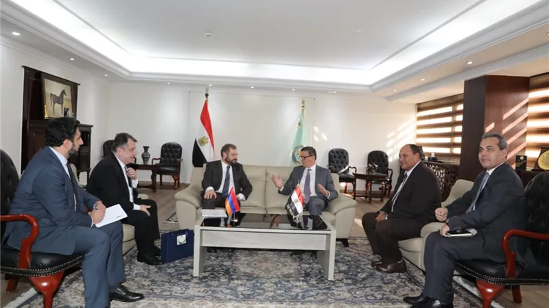 وزير الزراعة يبحث مع وزير الاقتصاد الأرميني آفاق التعاون الزراعي المشترك