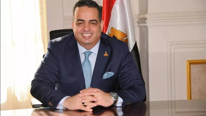 عصام هلال: رؤية الرئيس السيسي حول استخدام الأطفال للمحمول تعكس انحيازًا للأسرة