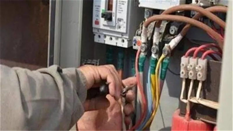 الصلح مقابل السداد.. تفاصيل المادة الجديدة في قانون الكهرباء بعد موافقة الشيوخ