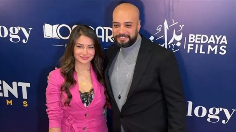 بعد زواجهما.. أول ظهور لحاتم صلاح وزوجته في العرض الخاص لفيلم طلقني