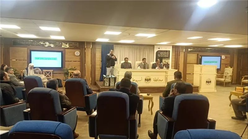 محافظ أسيوط يكلف السكرتير العام بحضور جلسة الدراسة القبلية لمشروع حياة كريمة