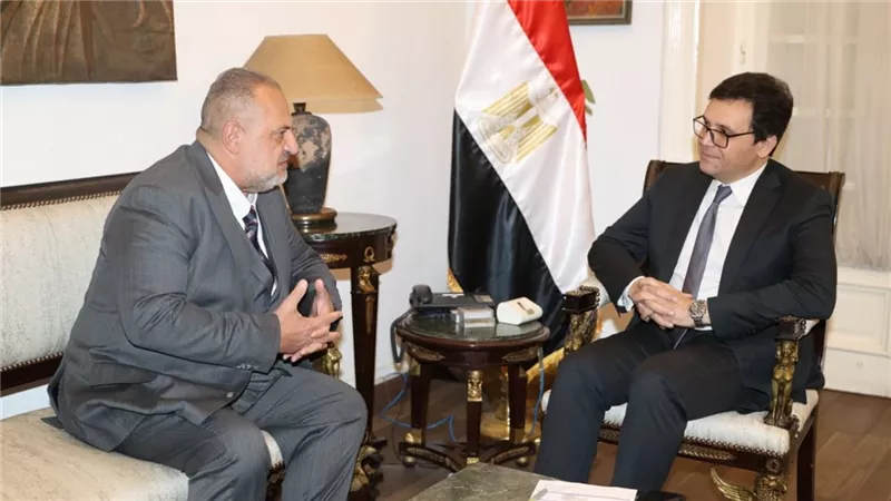 وزير الثقافة يلتقي الفنان القدير خالد الصاوي لبحث إنشاء المركز الدولي للتدريب 