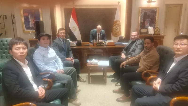 وزارة العمل تواصل تسهيل الإجراءات للمستثمرين لاستخراج تصاريح عمل الأجانب  