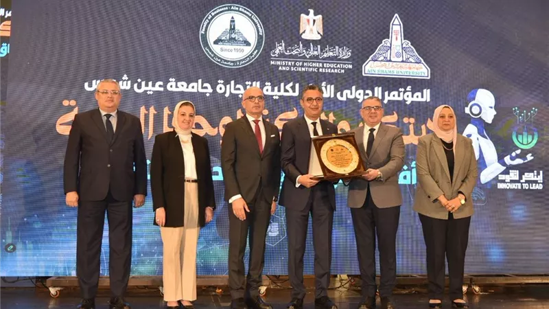 «فاروق» يترأس الجلسة الأولى للمؤتمرعنوان الثورة الرقمية وتأثيرها التكنولوجي
