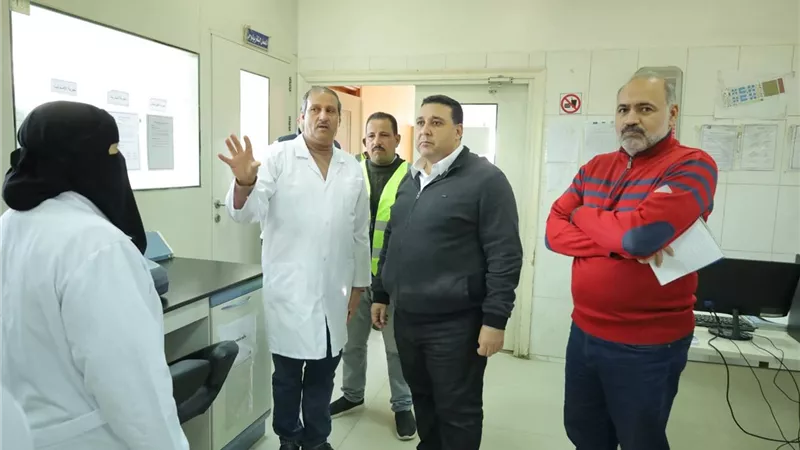 رئيس مياه البحيرة يتفقد المعمل المركزي للصرف الصحي 