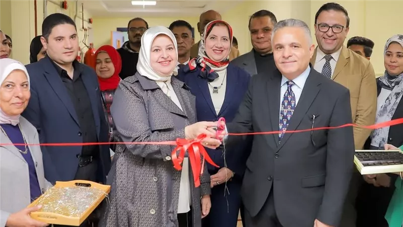 منها خدمة الجنين..رئيس جامعة السويس يفتتح العيادات الخارجية الجديدة بكلية الطب