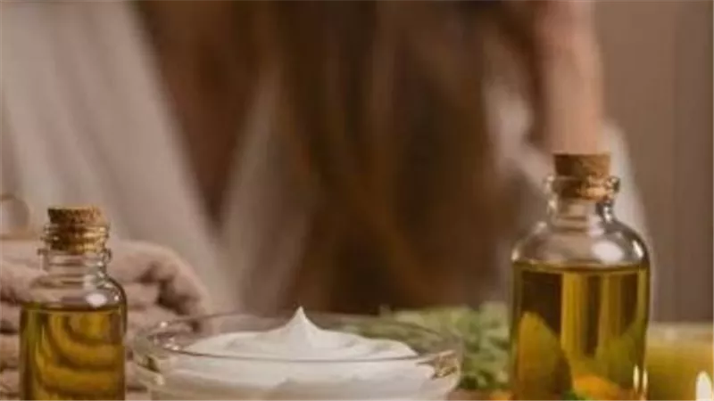 طرق ماسكات  لترطيب الشعر الجاف وجعله أكثر ليونة ومرونة