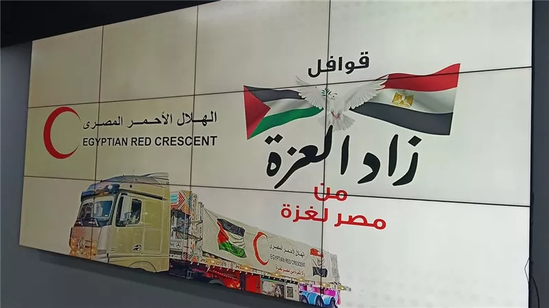 الهلال الأحمر يساند غزة بـ778 ألف طن مساعدات إنسانية عبر 100 قافلة
