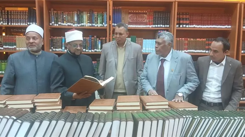أمين البحوث الإسلامية يتفقد مكتبة الأزهر بالقرنة ويؤكد ضرورة تكثيف الأنشطة 