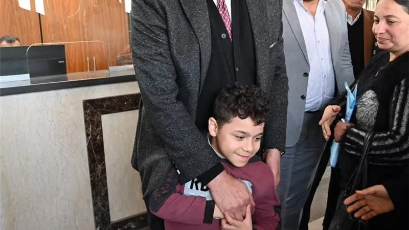 لقاء مفتوح بالغربية.. المحافظ يستقبل المواطنين ويعد بحلول سريعة لمشاكلهم