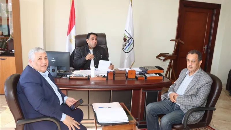 بحث عدة طلبات لأهالى بنى سويف بتثمين أراضى أملاك الدولة