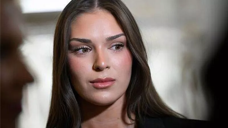  تجريد متسابقة ملكة جمال الكون من لقبها بعد انتشار صورة مثيرة للجدل 