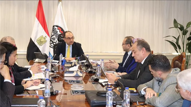 شيمي: مشروع تطوير صناعة الغزل ركيزة أساسية لاستعادة الريادة المصرية عالميًا 
