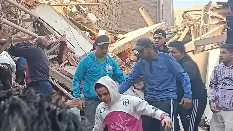 القصة الكاملة لانهيار عقار إمبابة وعدد الإصابات.. من بينهم  3 أطفال