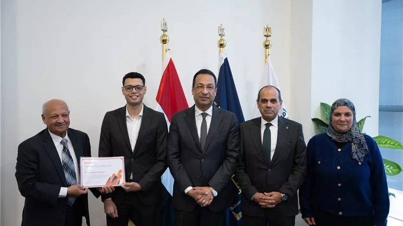 تخريج أول دفعة من برنامج تحليل البيانات والذكاء الاصطناعي بجامعة مصر للمعلومات