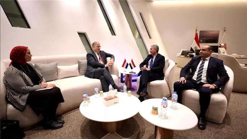 وزير السياحة والآثار يبحث مع سفير هولندا بالقاهرة سبل تعزيز التعاون المشترك 