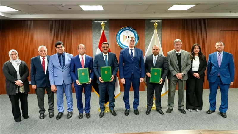 كنز جديد بالصحراء.. مصر توقع اتفاقًا مع «آتون مايننج» للتنقيب عن الذهب