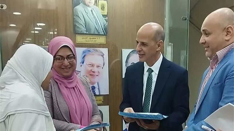 بني سويف تسلم أول مقررات دراسية بطريقة برايل لطالبة من ذوي الإعاقة