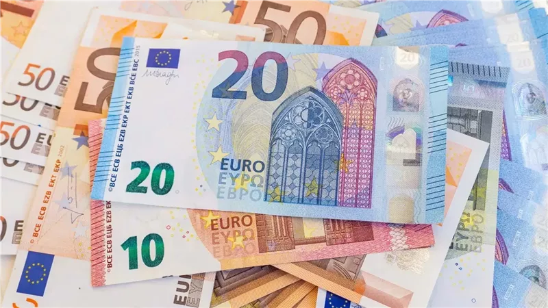 سعر صرف اليورو مقابل الجنيه اليوم الجمعة 26 ديسمبر 2025