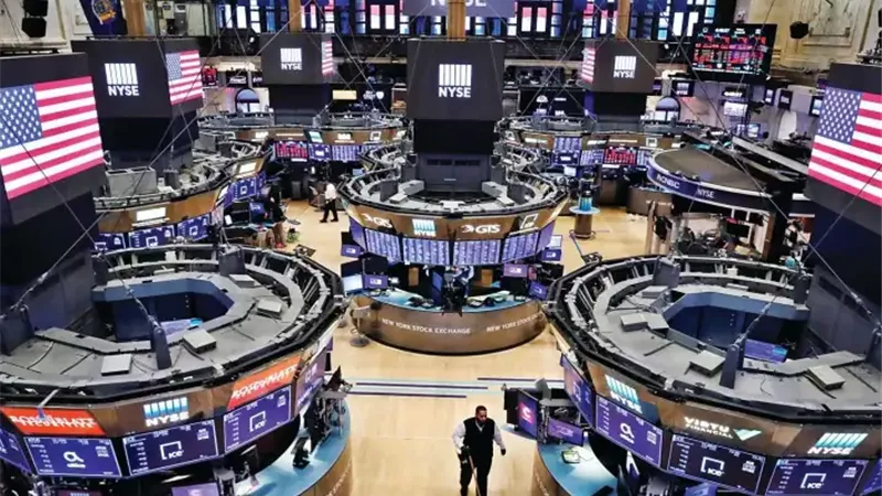 تراجع العقود الأمريكية وسط توترات الشرق الأوسط وترقب بيانات التضخم