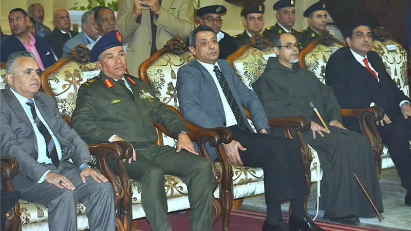 محافظ  والقيادات العسكرية والأمنية يهنؤون الأخوة الأقباط بعيد الميلاد المجيد